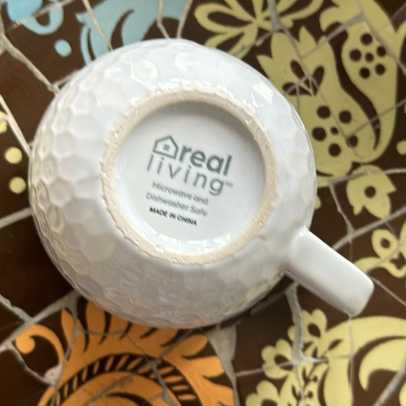 BEE EMBOSSED TEA CUP - Picture 4 of 4